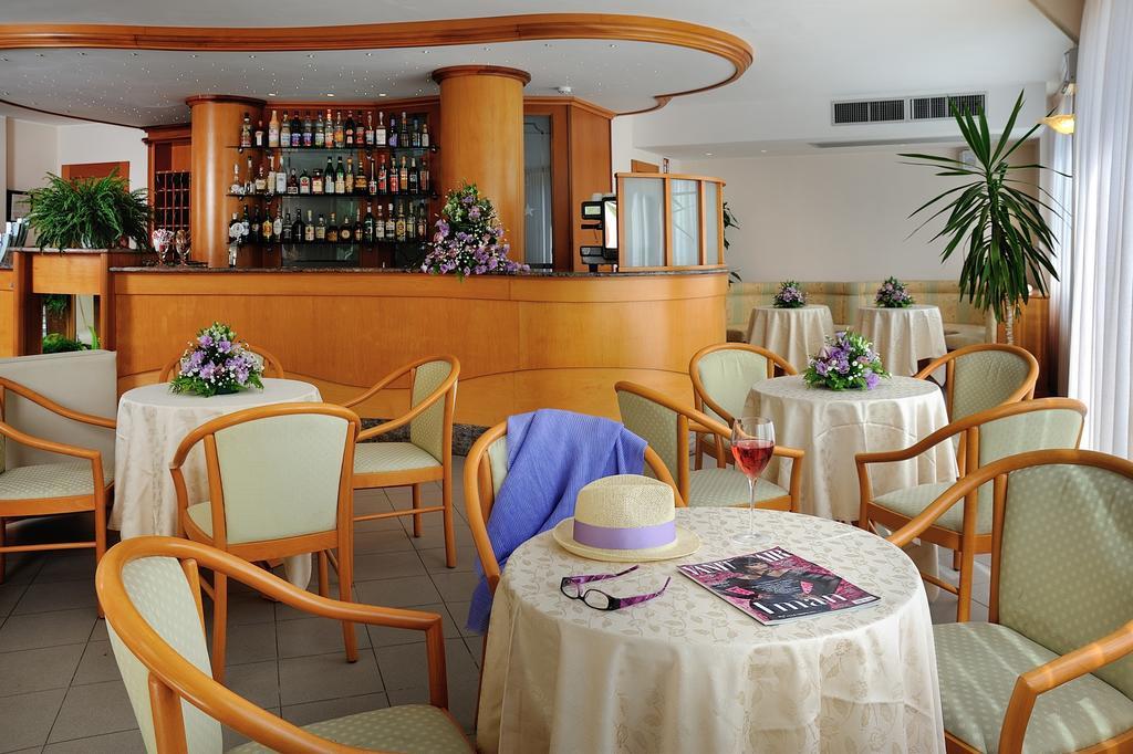 Hotel Helios Diano Marina Exteriér fotografie