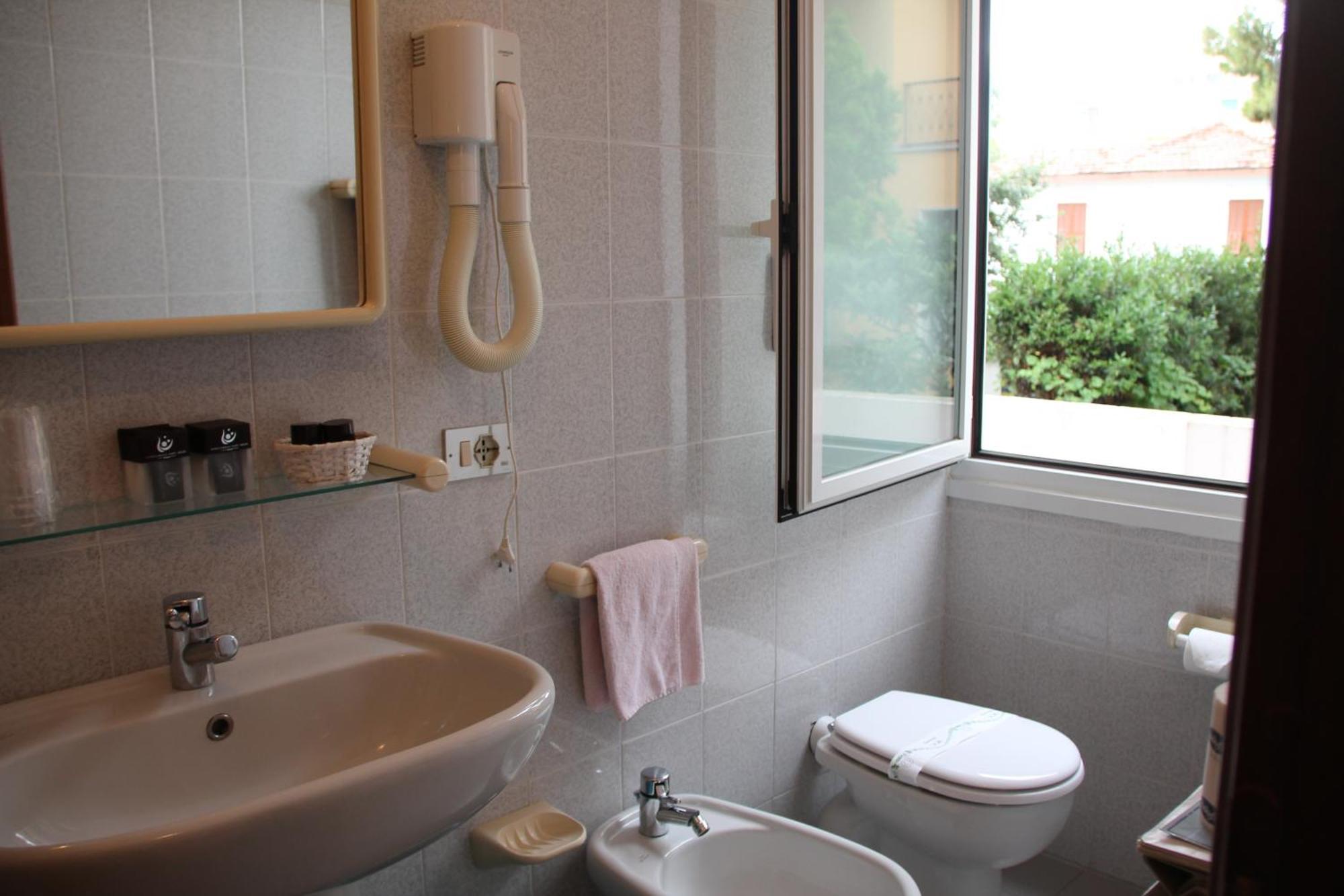 Hotel Helios Diano Marina Pokoj fotografie