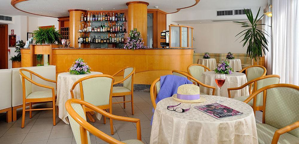 Hotel Helios Diano Marina Exteriér fotografie