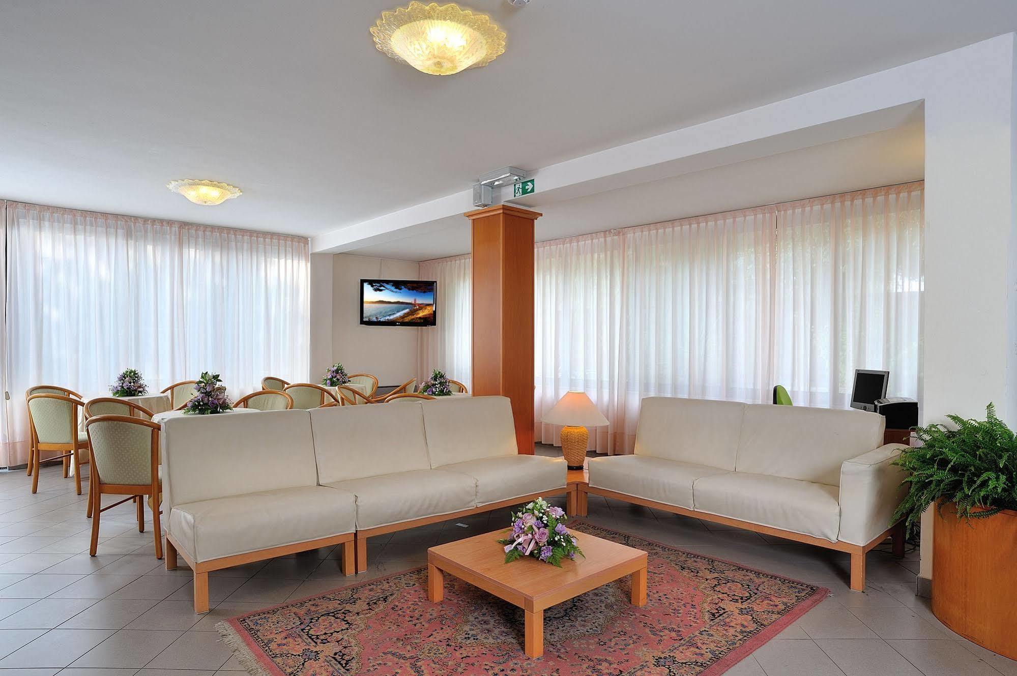 Hotel Helios Diano Marina Exteriér fotografie