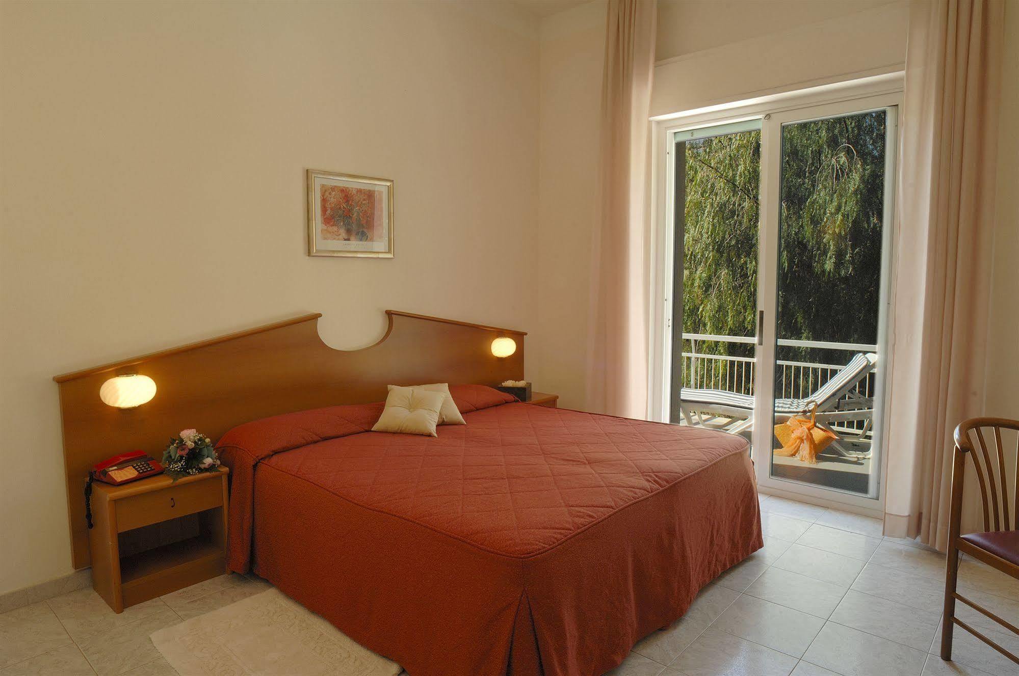 Hotel Helios Diano Marina Exteriér fotografie