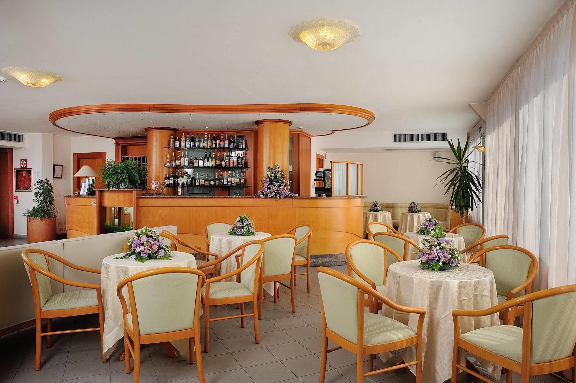 Hotel Helios Diano Marina Exteriér fotografie
