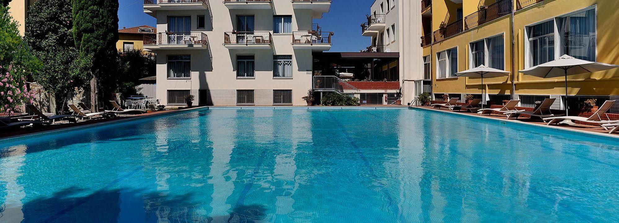 Hotel Helios Diano Marina Exteriér fotografie
