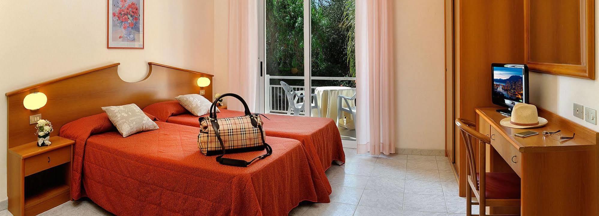 Hotel Helios Diano Marina Exteriér fotografie