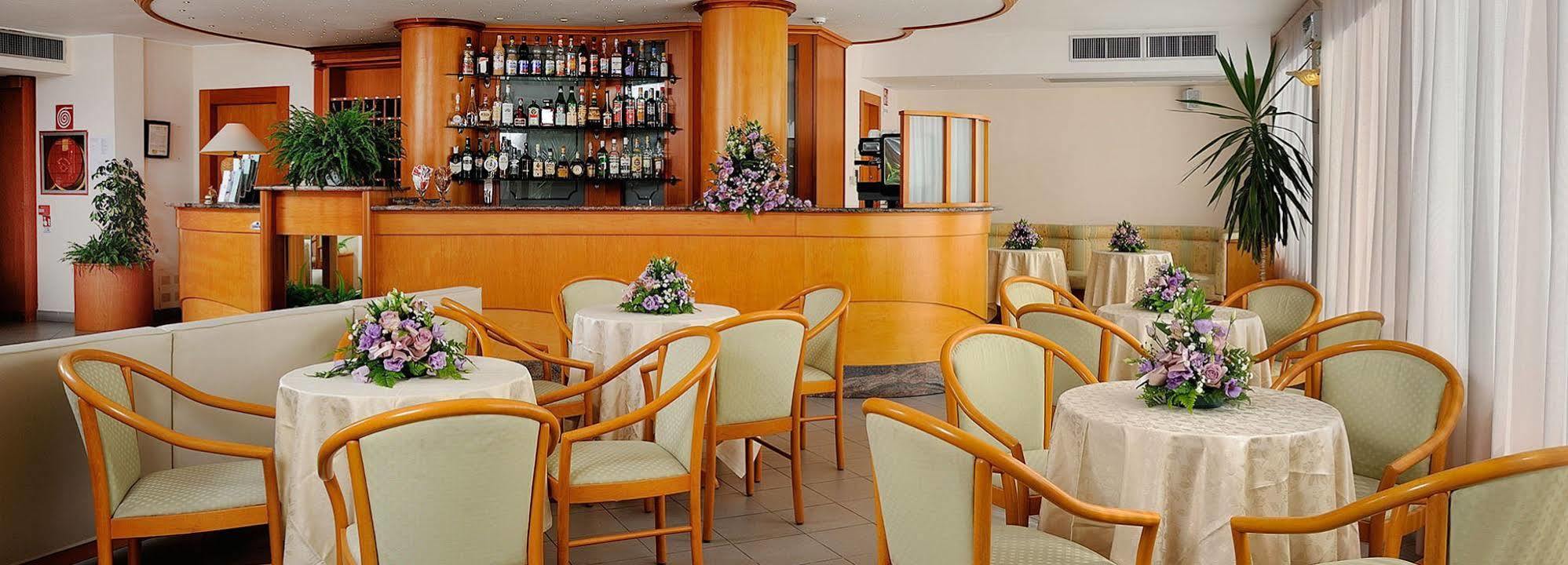 Hotel Helios Diano Marina Exteriér fotografie
